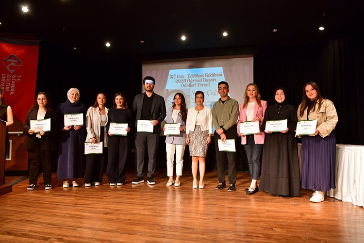 “İKÜ Fen-Edebiyat Fakültesi Öğrenci Başarı Ödülleri Töreni”