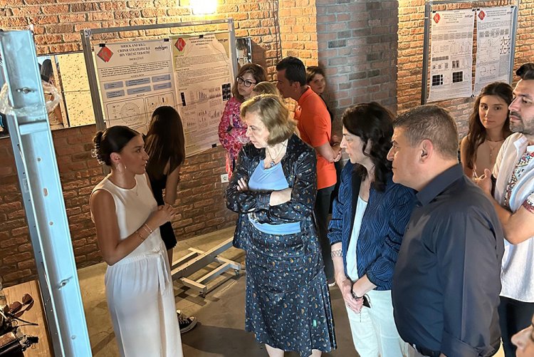 MOBİGEN Bitirme Projesi Poster Sunumları ve Mezuniyet Pastası Kesimi