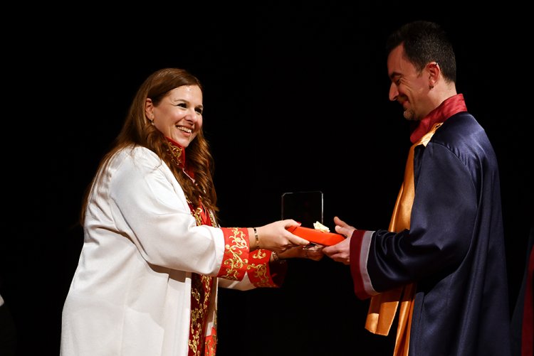 Dr. Öğr. Üyesi Alp AYAN'a 15 Yıl Hizmet Ödülü